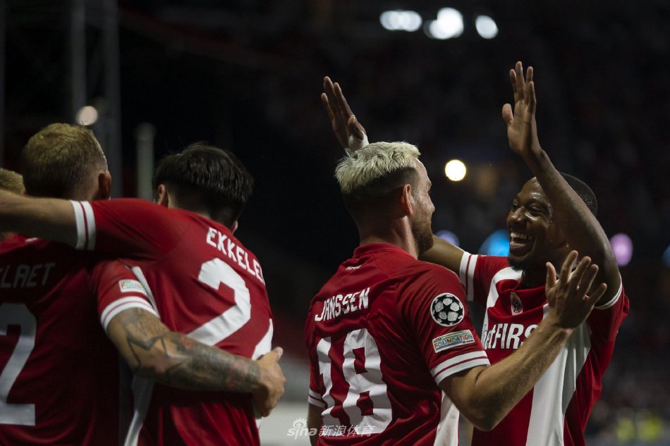 功离不开她 功离不开她