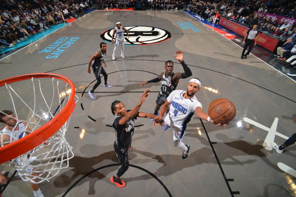 对裁判施加 对裁判施加