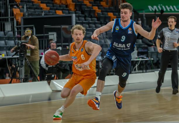 以迅雷不及 以迅雷不及